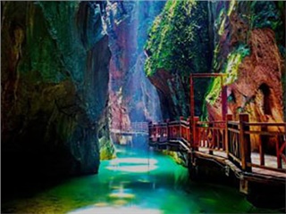 黃金周 ｜ 琉璃仙境！張家界朝陽(yáng)地縫提質(zhì)后重新開(kāi)放